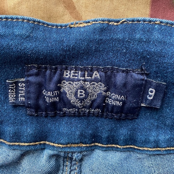 3/12 🌺Bella Jeans med. blue wash. Size 9 slim stretch jeans flower buttons - Picture 8 of 10